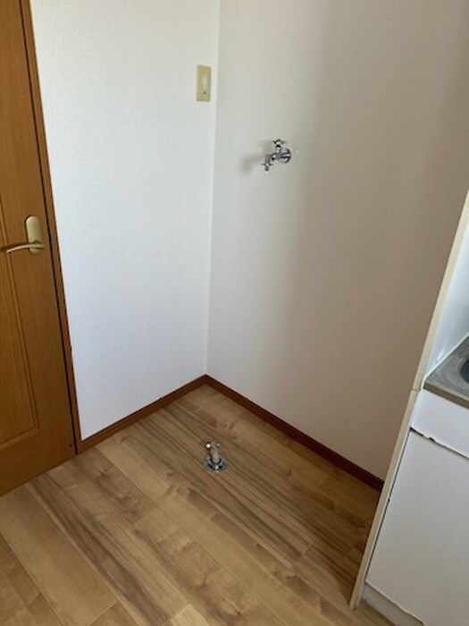 物件内観写真18　(洗濯機置場)