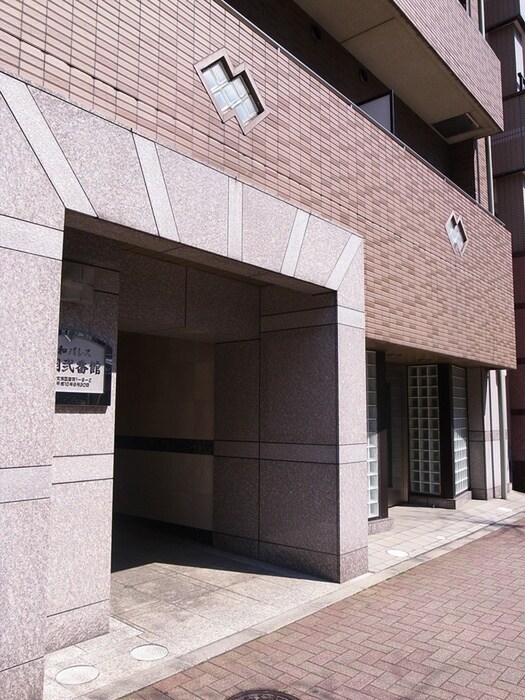 物件外観写真3　(エントランス部分)