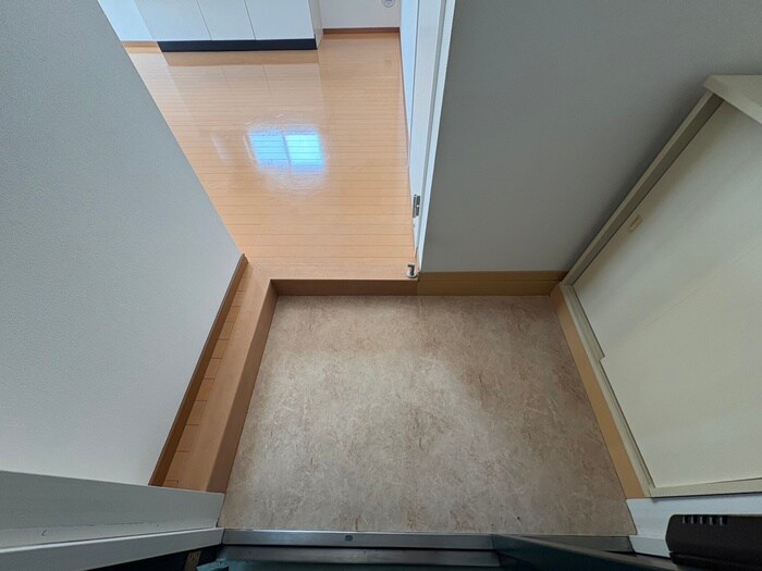 物件内観写真16　(玄関)