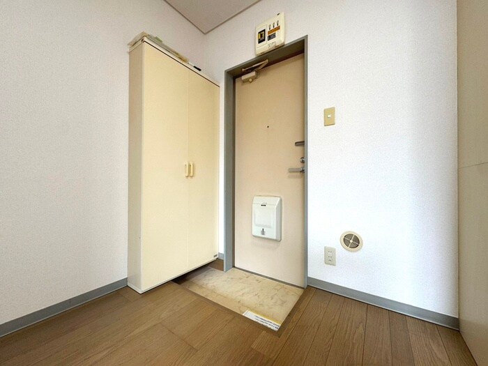 物件内観写真18　(玄関)