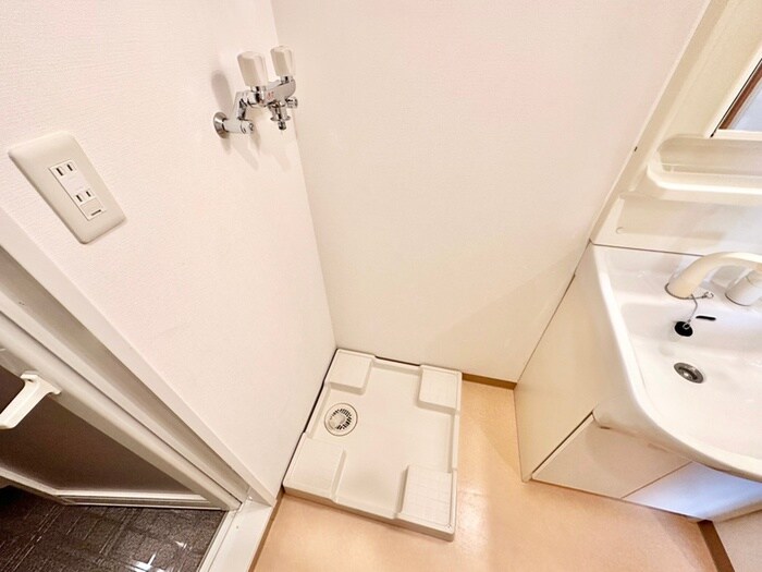 物件内観写真14　(洗濯機置場)