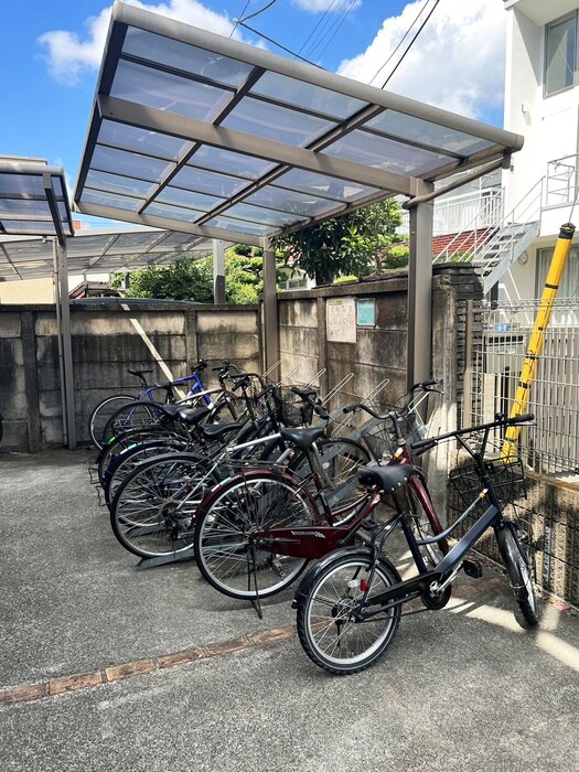 物件外観写真5　(駐輪場)