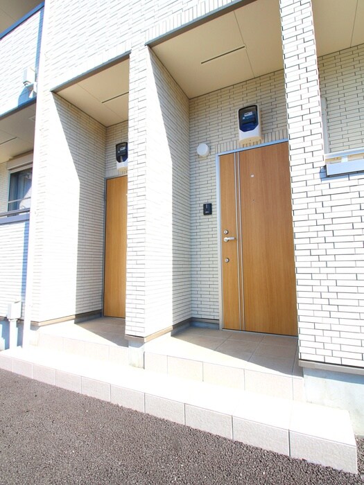 物件外観写真3　(エントランス部分)