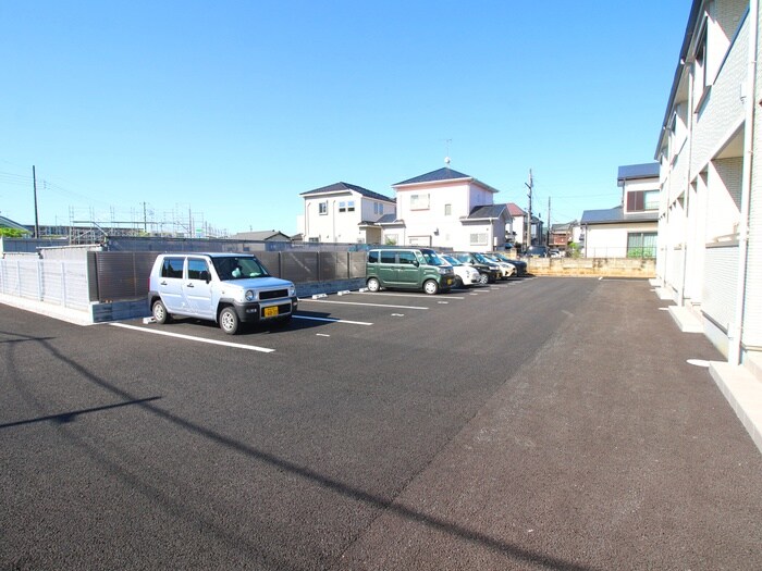物件外観写真4　(駐車場)