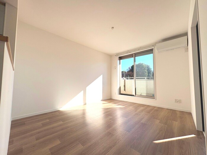 物件内観写真10　(室内からの展望)