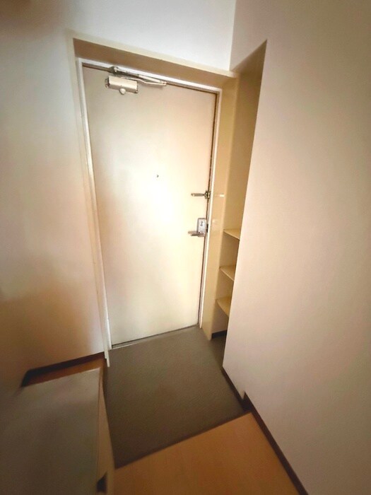 物件内観写真14　(玄関)
