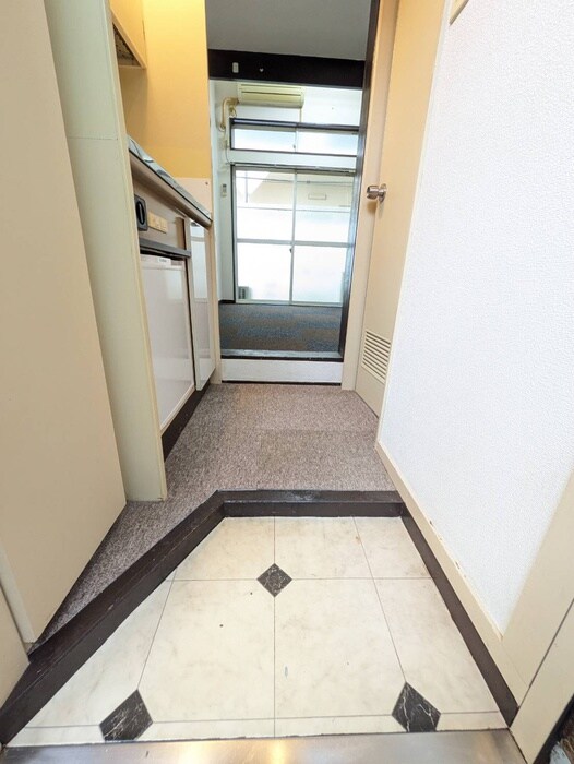 物件内観写真11　(玄関)