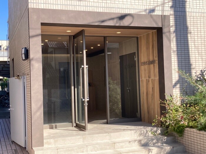 物件外観写真5　(エントランス部分)