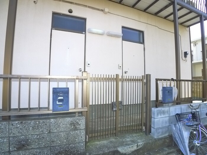 物件外観写真6　(エントランス部分)