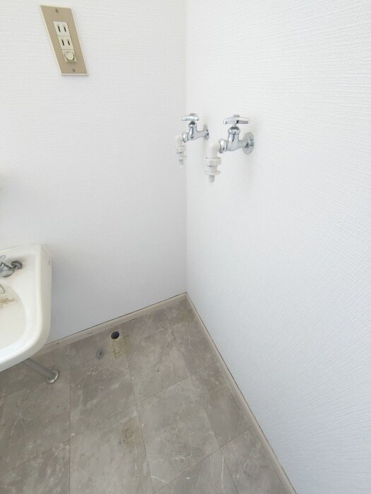 物件内観写真16　(洗濯機置場)