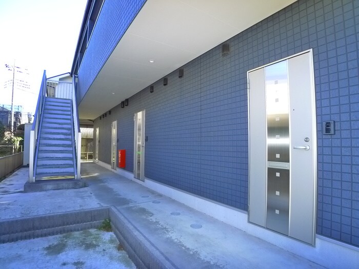 物件外観写真4　(エントランス部分)