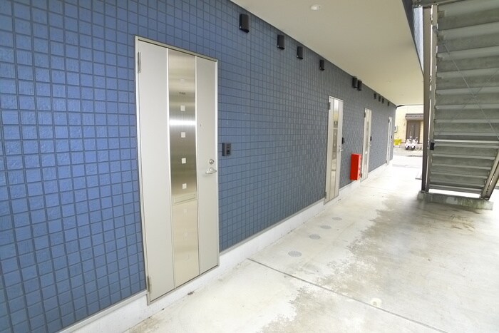 物件外観写真5　(エントランス部分)