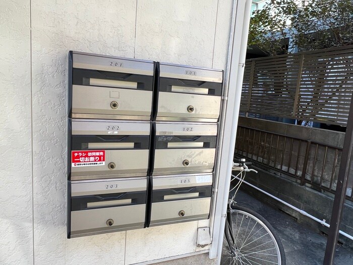 物件外観写真3　(エントランス部分)