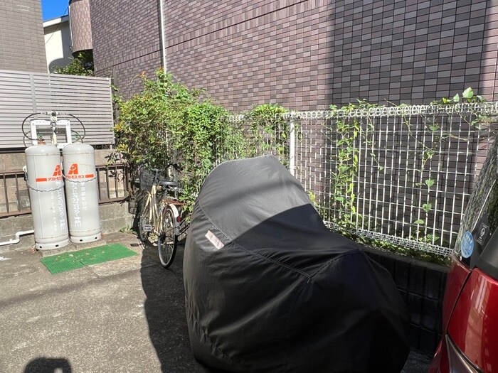 物件外観写真5　(駐輪場)