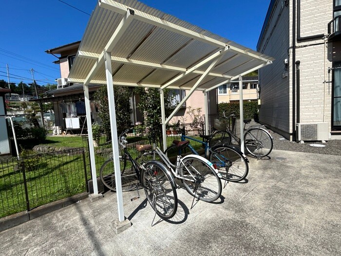 物件外観写真3　(駐輪場)