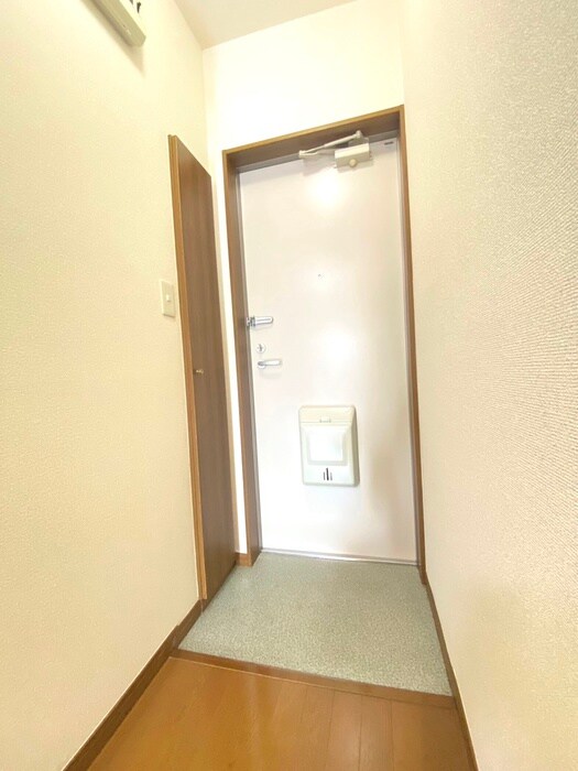 物件内観写真14　(玄関)