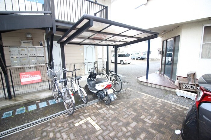 物件外観写真2　(駐輪場)