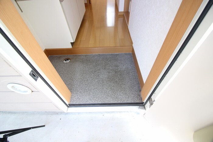 物件内観写真7　(玄関)