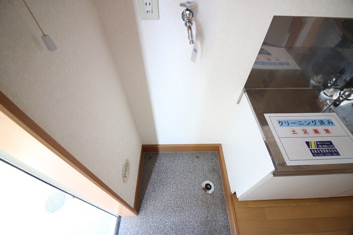 物件内観写真8　(洗濯機置場)