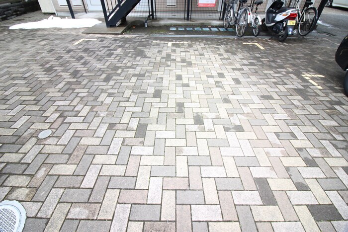 物件外観写真3　(駐車場)