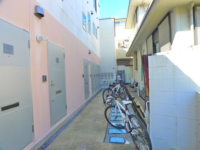 物件外観写真2　(駐輪場)