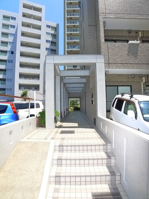 物件外観写真2　(エントランス部分)