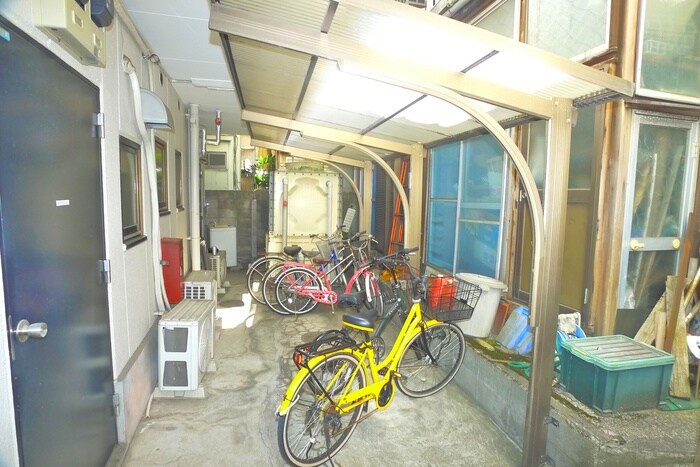 物件外観写真4　(駐輪場)