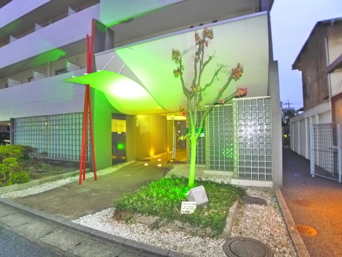 物件外観写真2　(エントランス部分)