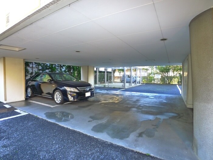 物件外観写真6　(駐車場)