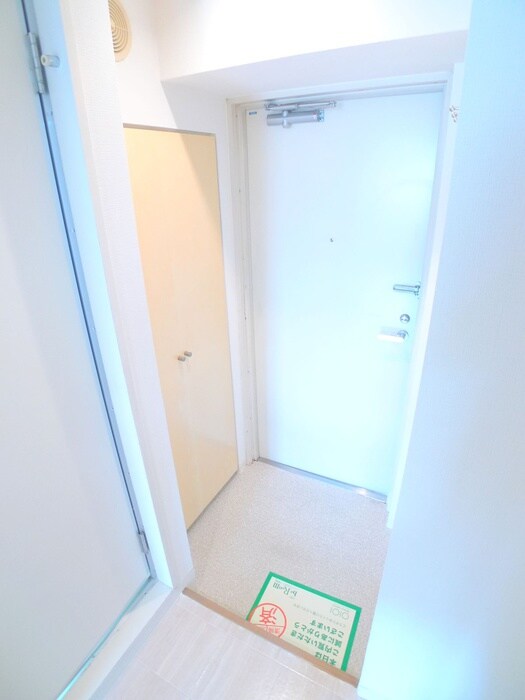 物件内観写真16　(玄関)