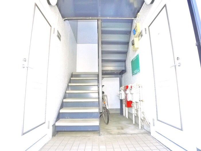 物件外観写真5　(エントランス部分)