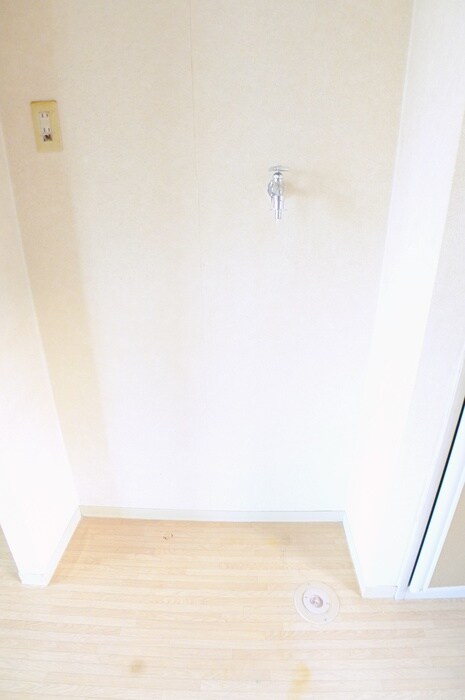 物件内観写真16　(洗濯機置場)