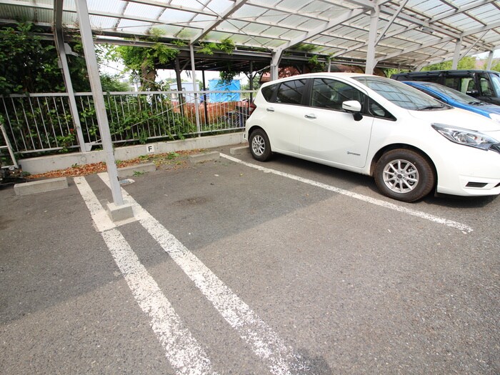 物件外観写真6　(駐車場)