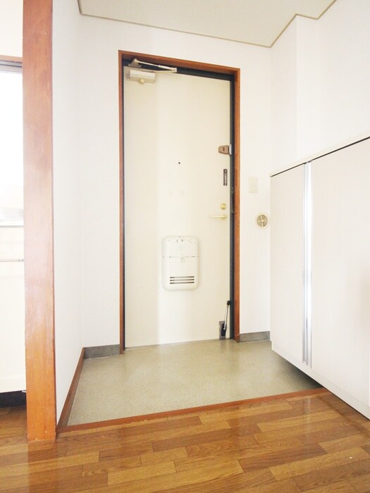 物件内観写真10　(玄関)