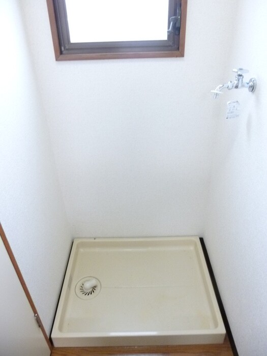 物件内観写真15　(洗濯機置場)