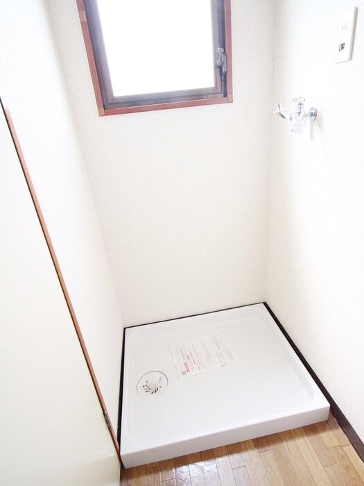 物件内観写真18　(洗濯機置場)