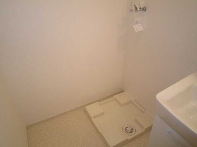 物件内観写真11　(洗濯機置場)