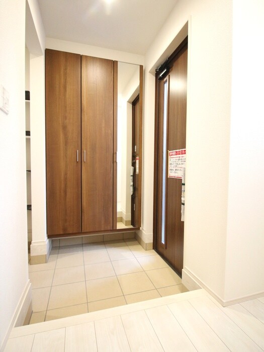 物件内観写真18　(玄関)