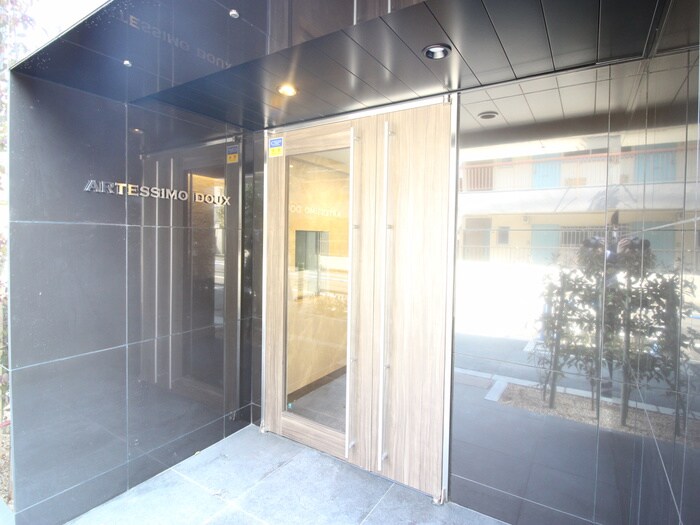 物件外観写真2　(エントランス部分)