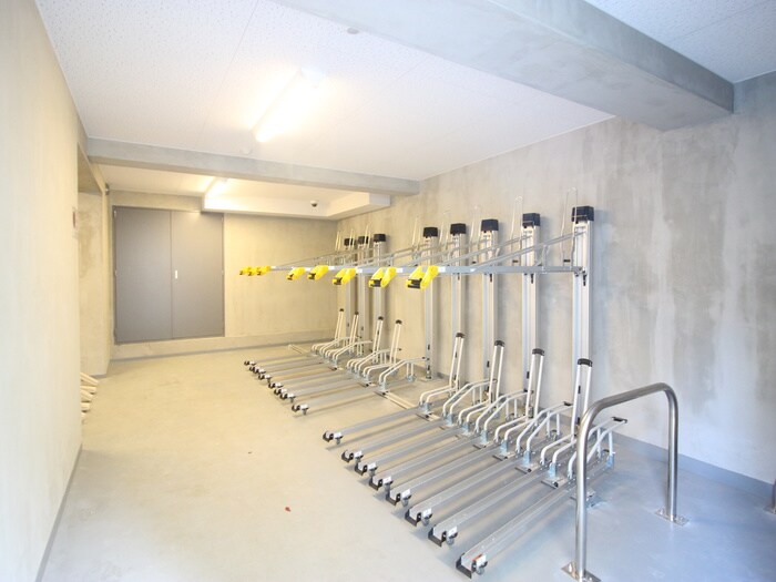 物件外観写真3　(駐輪場)