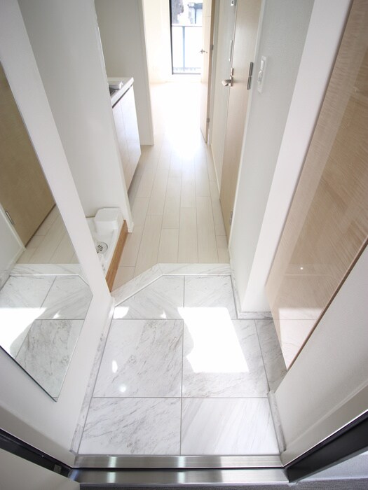 物件内観写真12　(玄関)