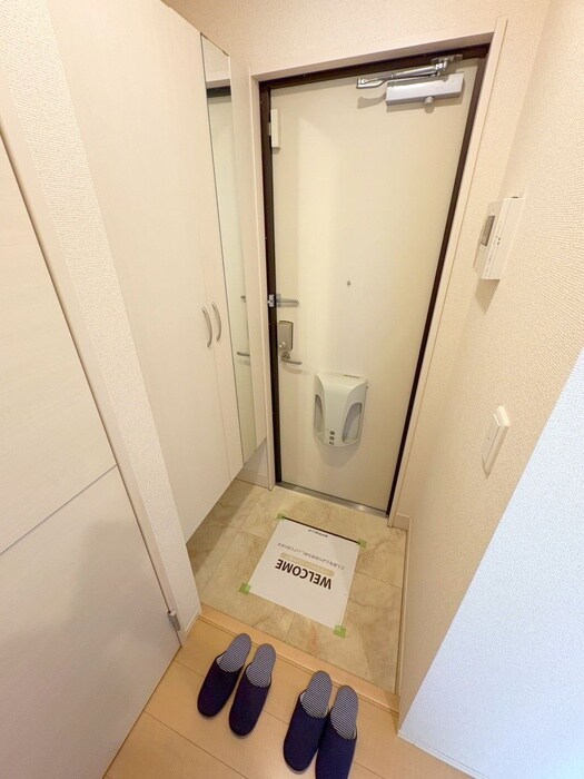 物件内観写真10　(玄関)