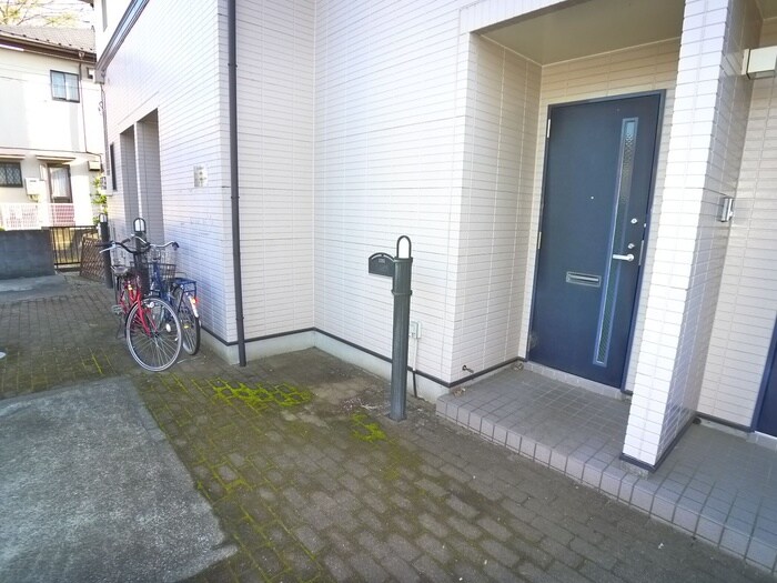 物件外観写真2　(エントランス部分)