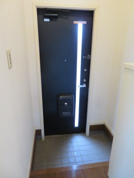 物件内観写真13　(玄関)