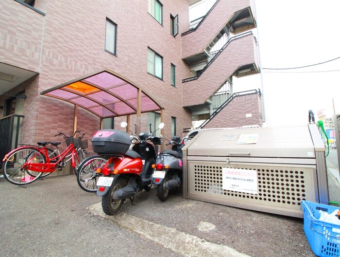 物件外観写真3　(駐輪場)