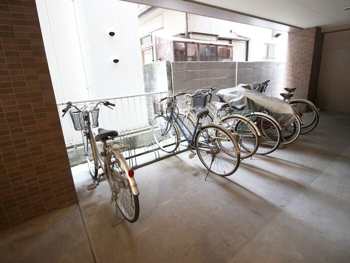 物件外観写真3　(駐輪場)