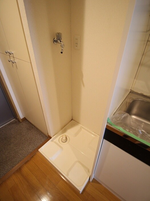 物件内観写真11　(洗濯機置場)