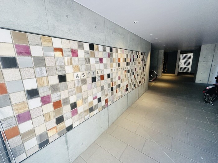 物件外観写真2　(エントランス部分)