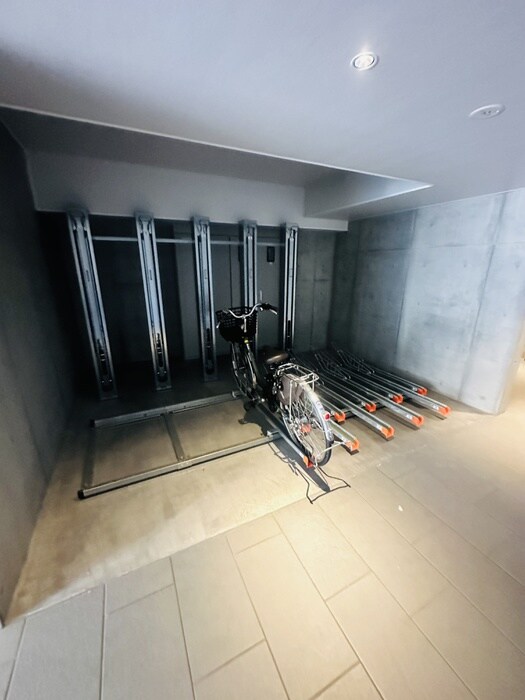 物件外観写真4　(駐輪場)