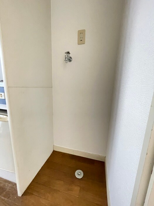 物件内観写真11　(洗濯機置場)